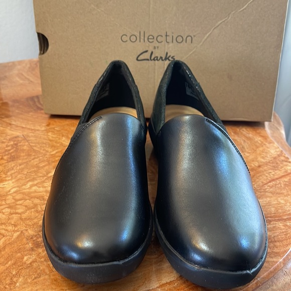 NIB   Clarks | Black Kayleigh Step Loafer Size 7 1/2 Wide   ZL840 - Picture 7 of 12